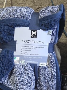 Member's Mark Cozy Throw - Navy and Light Blue